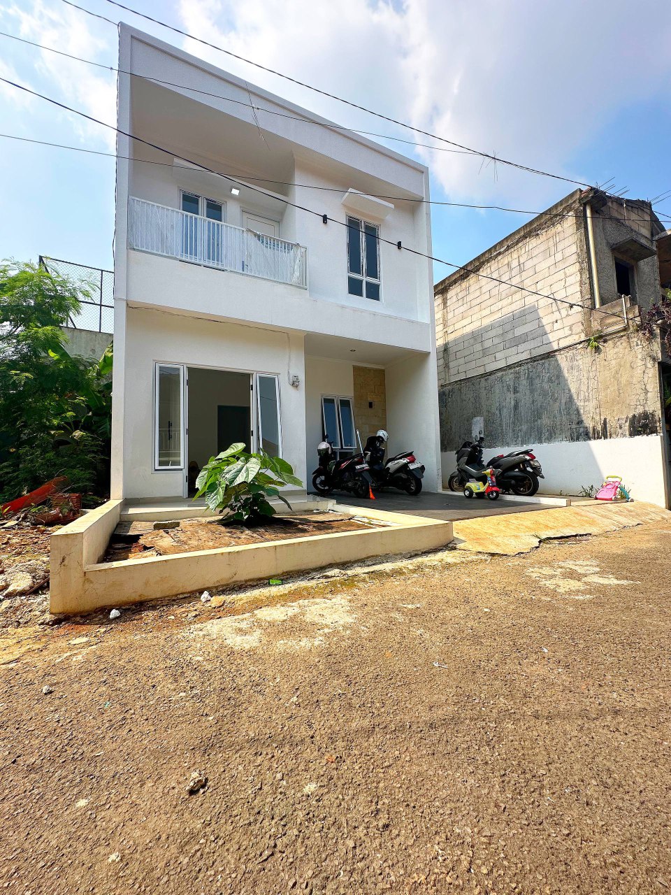 Rumah baru bebas banjir Kalisari Pasar Rebo Jakarta Timur