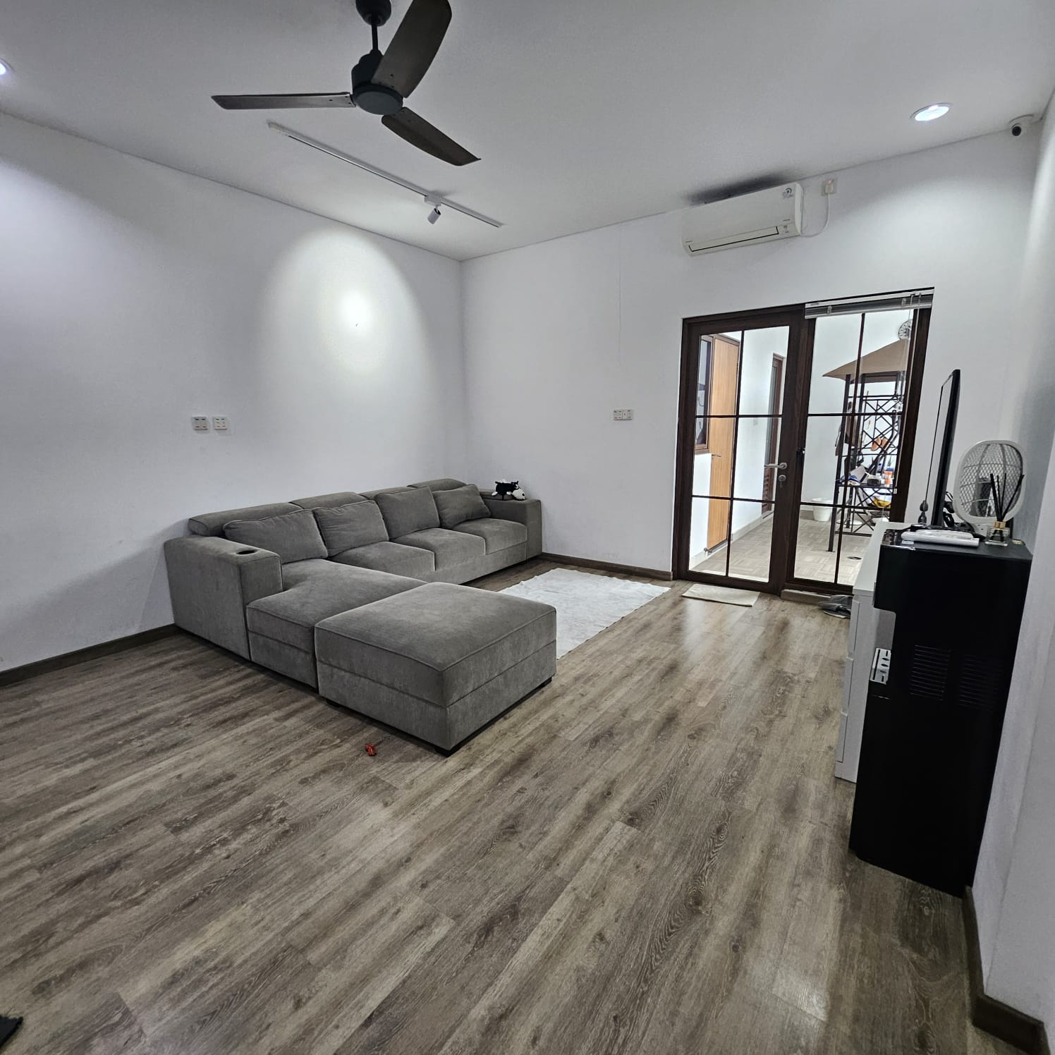 Dijual Rumah cluster dengan Swimming Pool di Metland Menteng