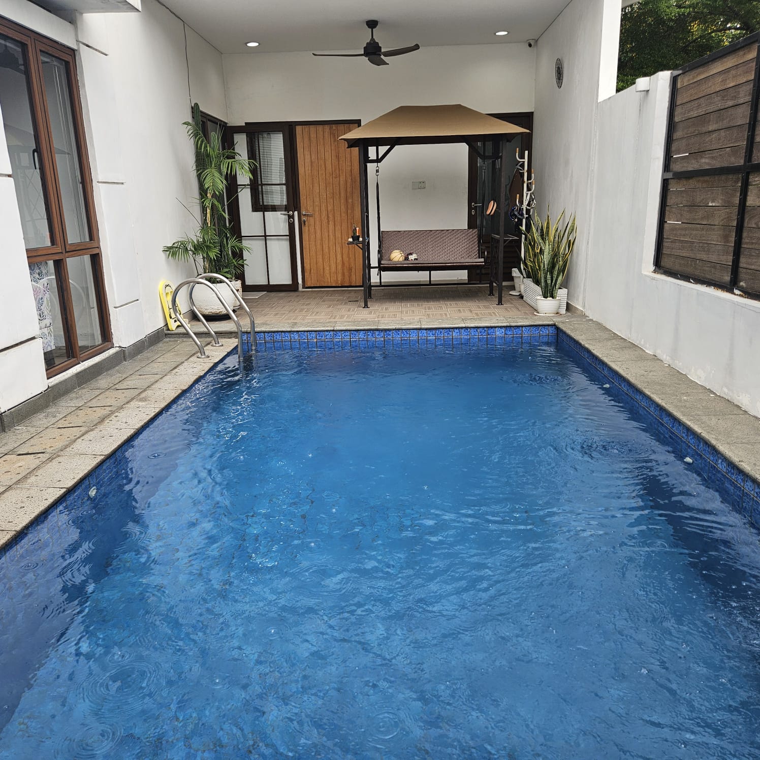 Dijual rumah mewah cluster ada Swimming Pool di Metland Menteng