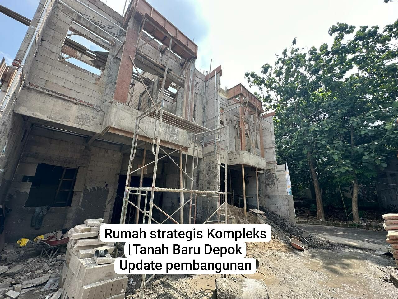 Rumah strategis kompleks Tanah Baru Depok dekat tol Kukusan