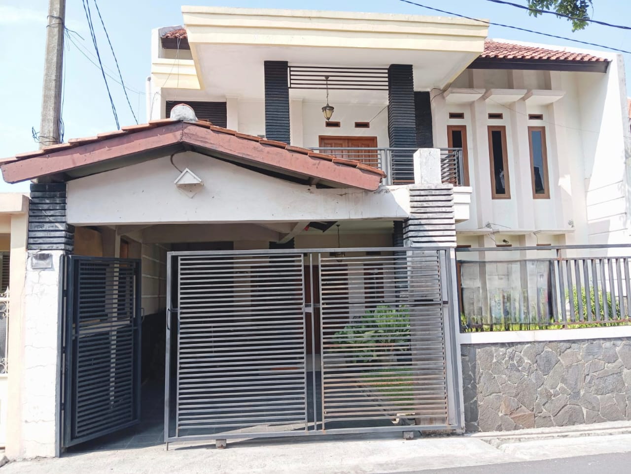 Rumah super strategis di Jalan Permana Citeureup Kota Cimahi