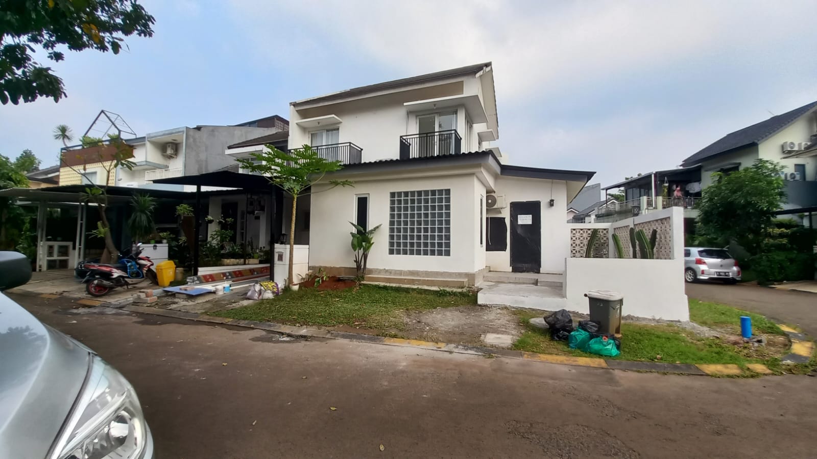 Disewakan rumah di Komplek Oriana Permata Bintaro sektor 9