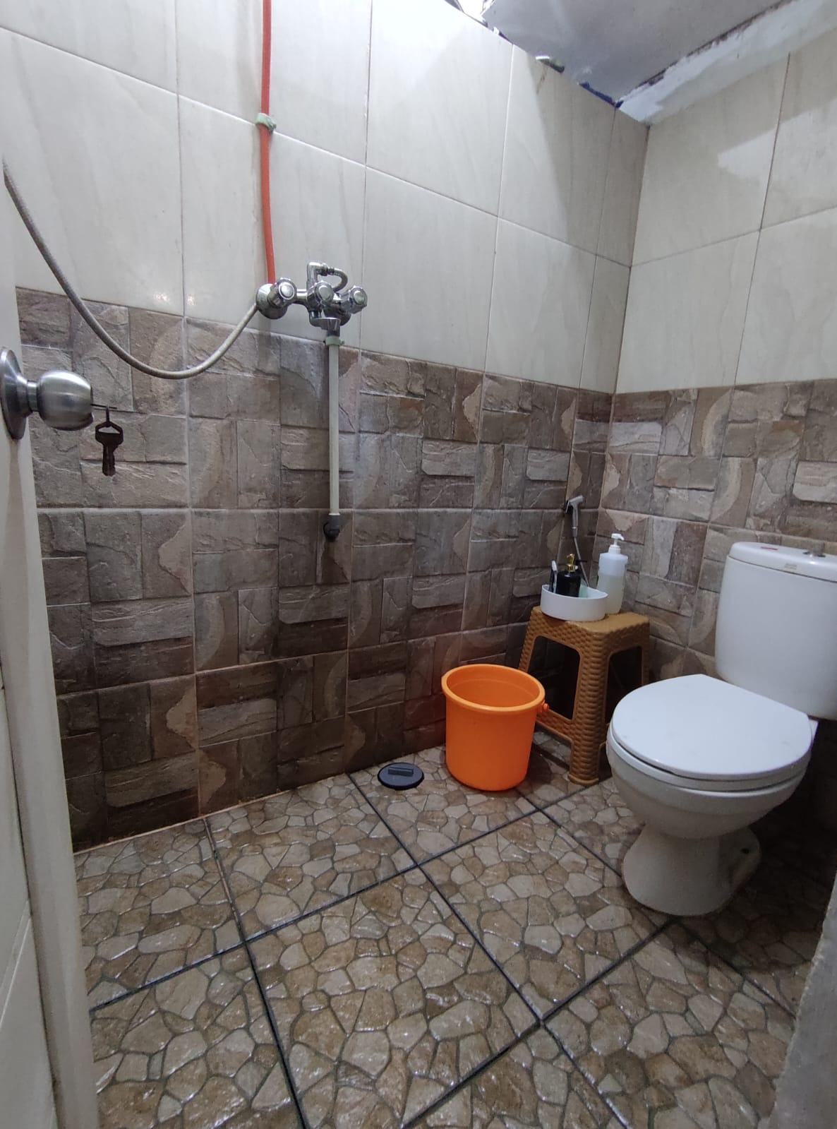 Dijual rumah siap huni di area Sentiong-Percetakan Negara