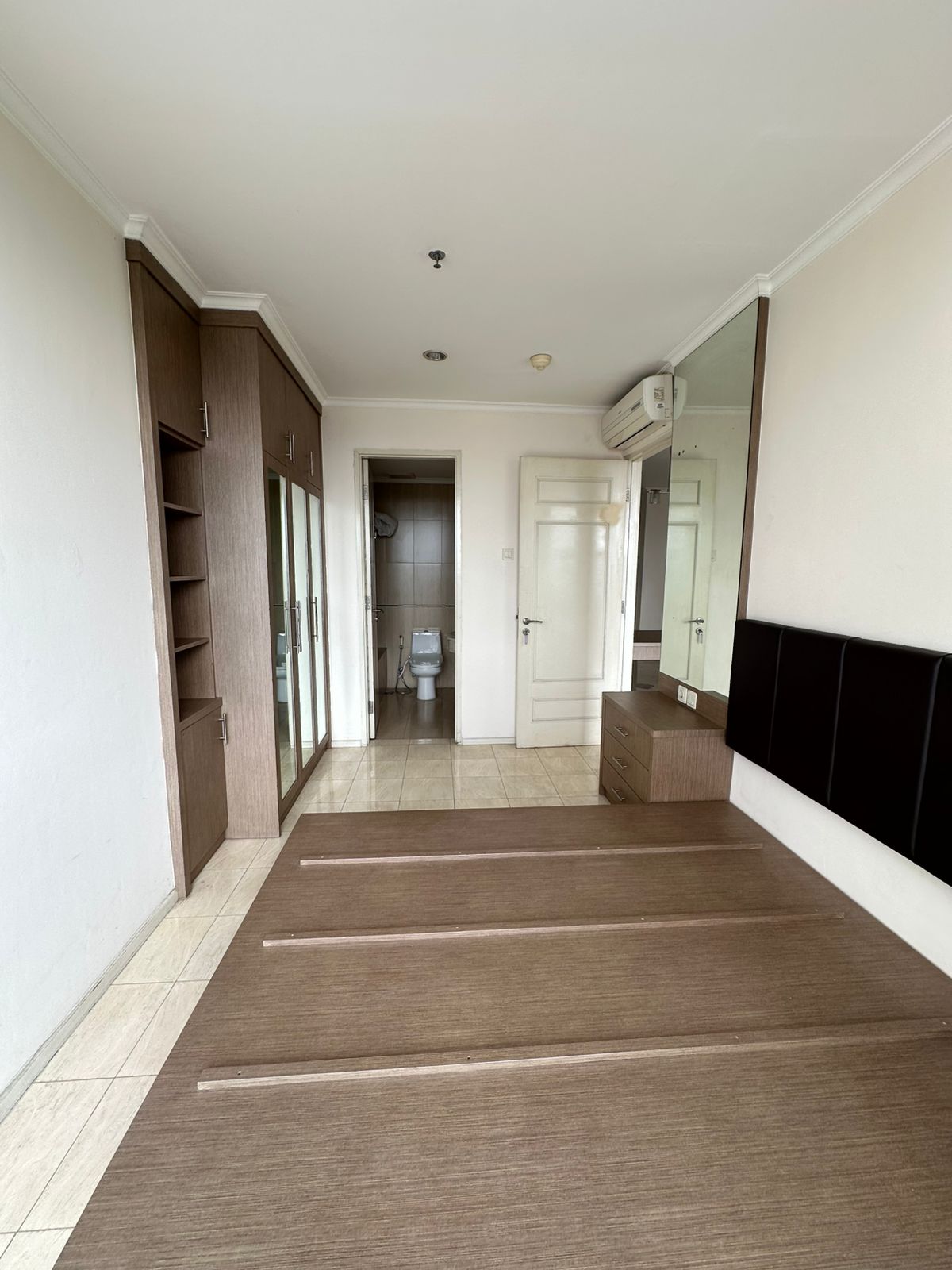 Dijual apartemen 2 plus 1 bedrooms Sudirman Fx