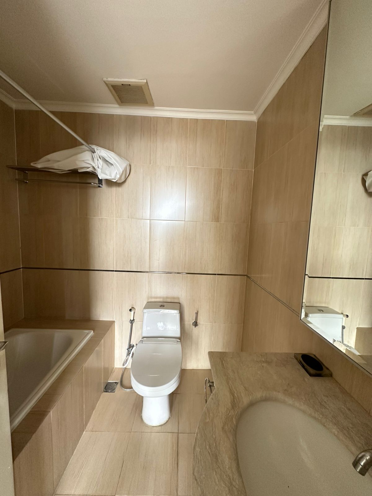 Dijual apartemen 2 plus 1 bedrooms Sudirman Fx