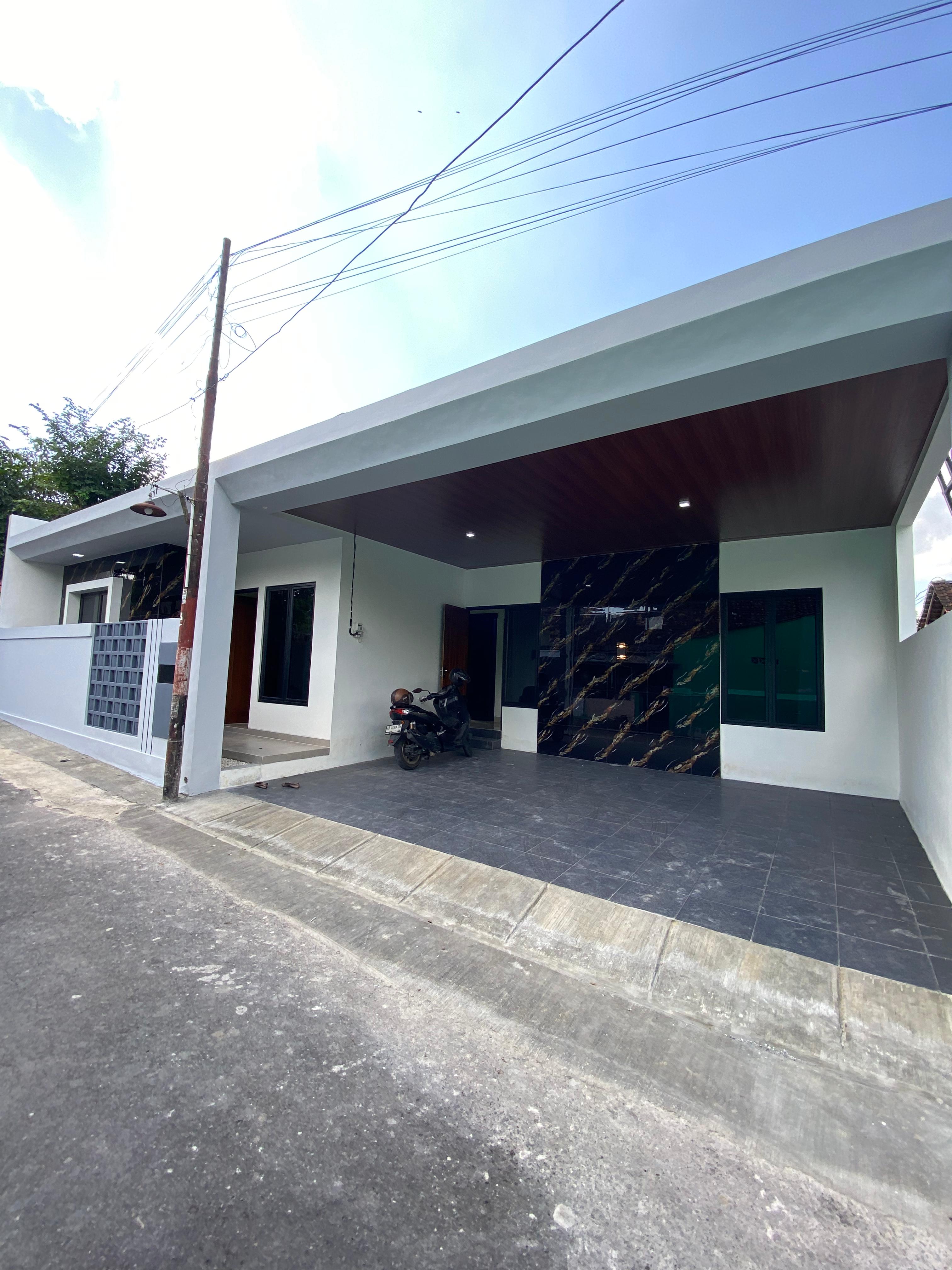 DIJUAL RUMAH SEMI FURNISH 700 JUTAAN DI JAKAL