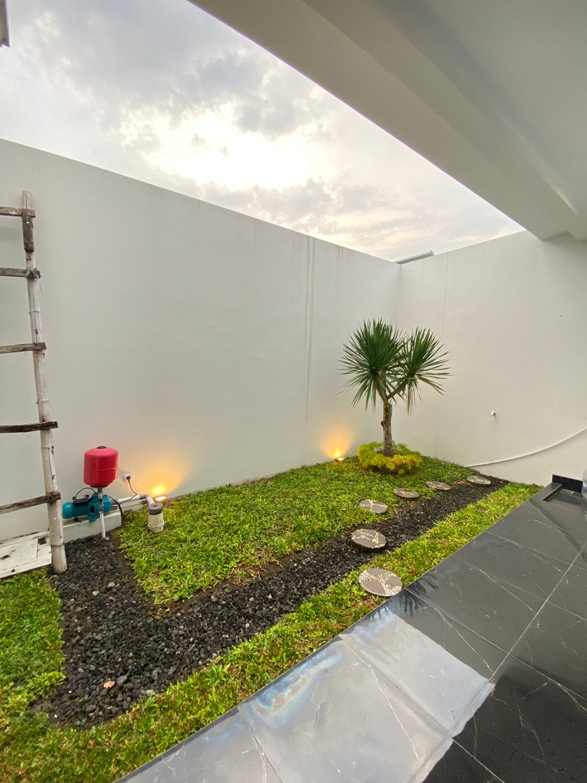 DIJUAL RUMAH SIAP HUNI KONSEP CLASSIC MODERN DI JAKAL KM 13