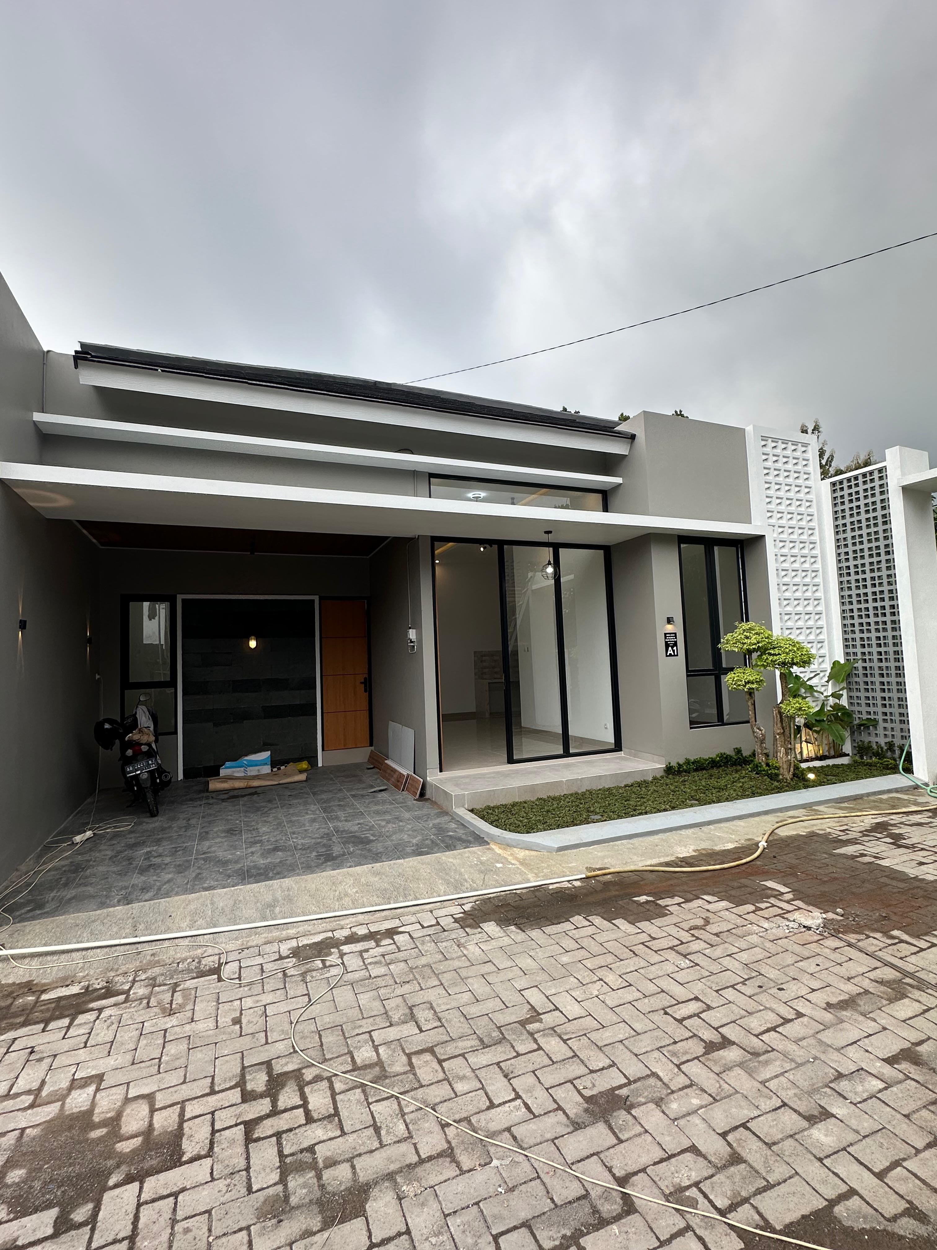 UNIT TERBATAS! RUMAH CANTIK LOKASI SUPER STRATEGIS DEKAT SCH