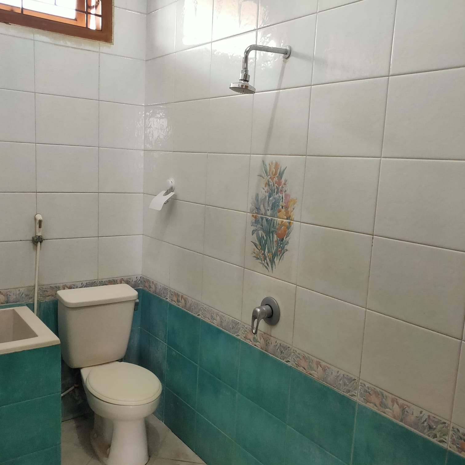 Disewakan rumah bisa untuk kantor di area Kayu Putih