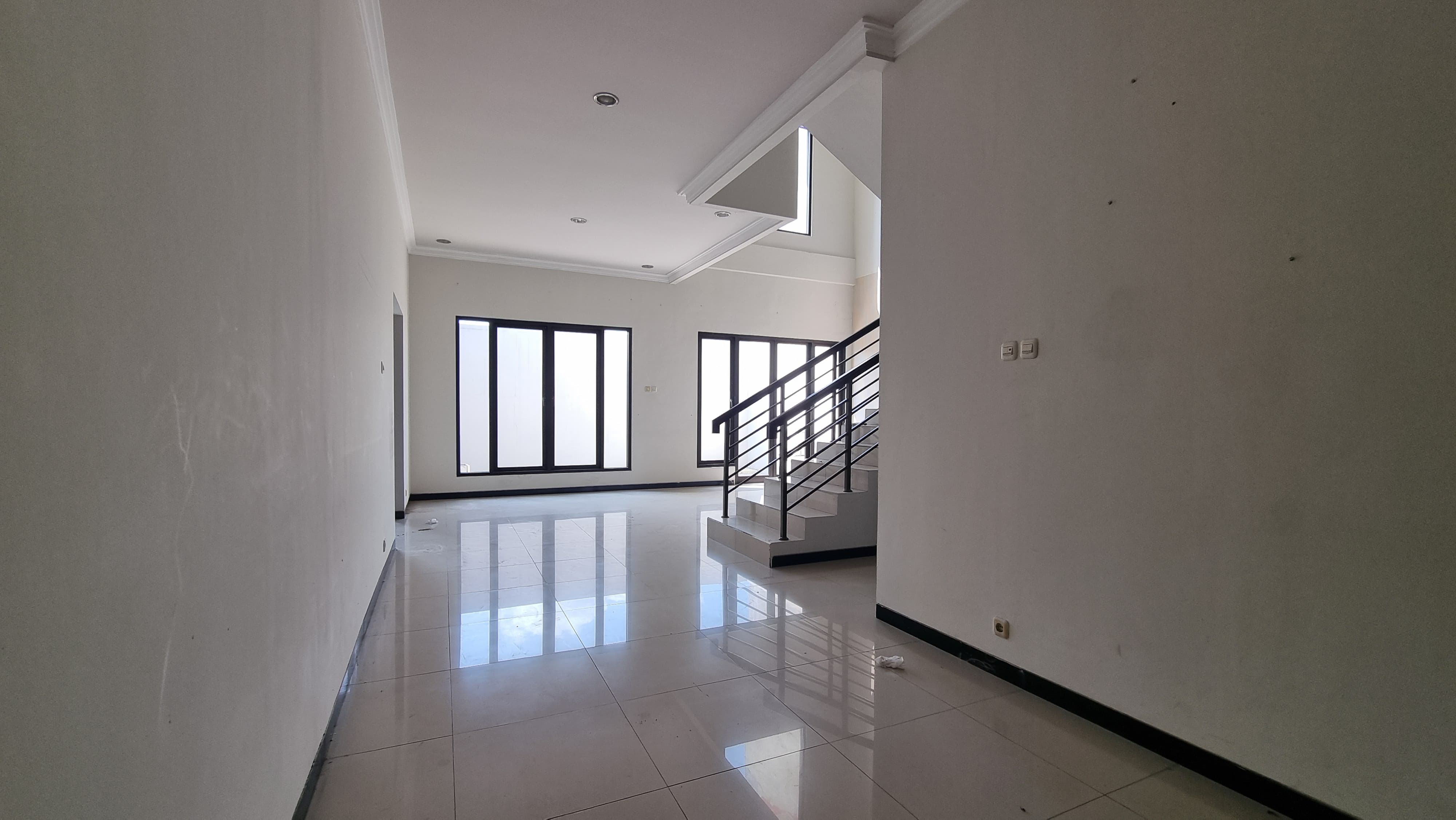 DiSewaKan Rumah Apik, Siap Huni Royal Residence, Kensington, Wiy