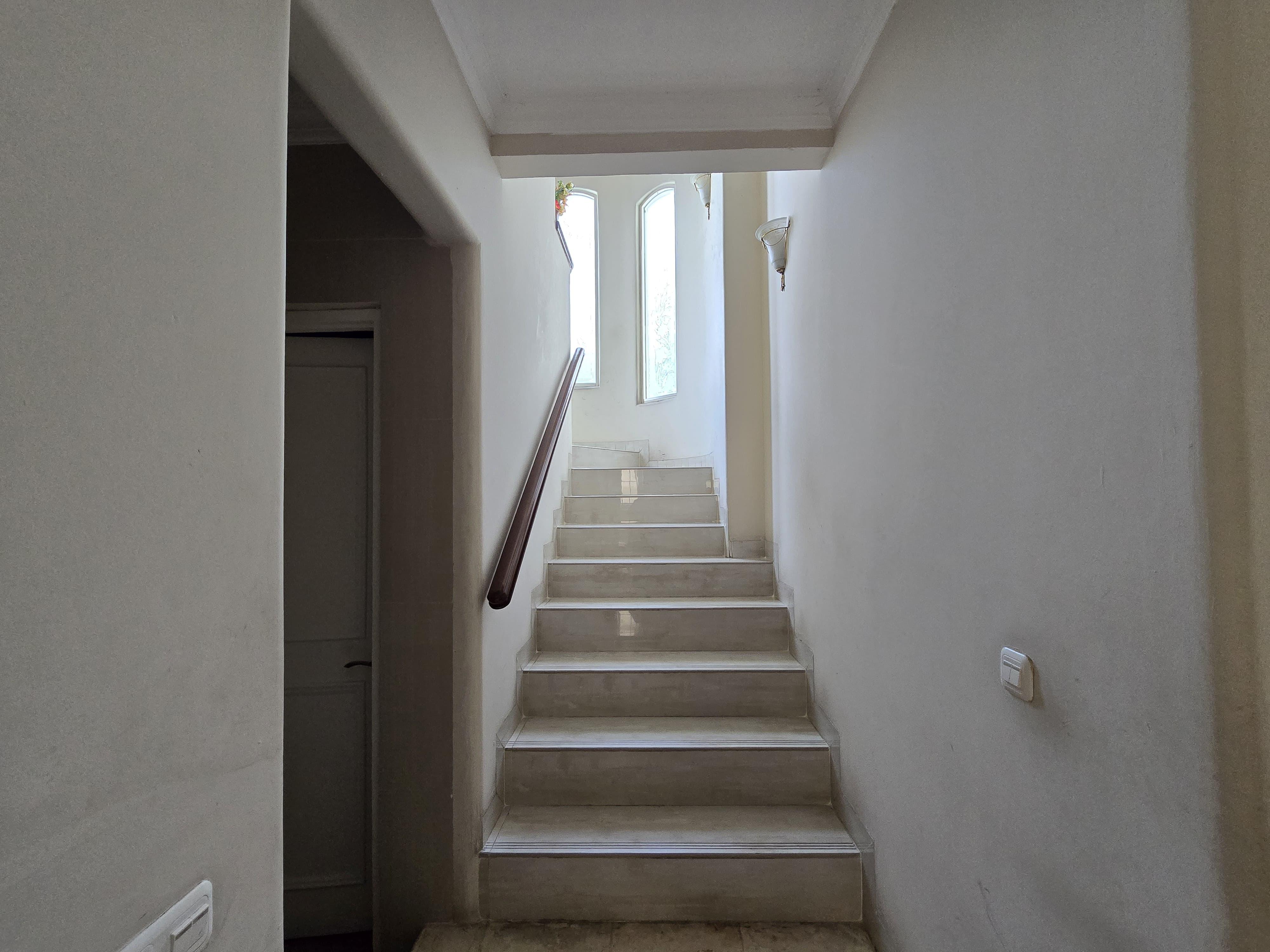 Dijual rumah mewah strategis di Taman Beverly Golf Karawaci