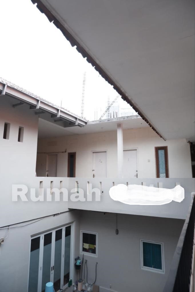 Dijual rumah utama dan rumah kost di Kuningan, Karet Semanggi