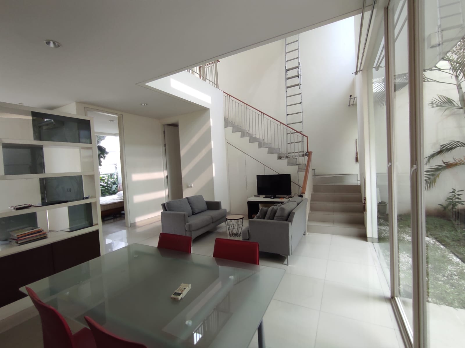 Sewa Rumah Pakuwon Indah, The Mansion, Surabaya ~ Quiet & Comfy