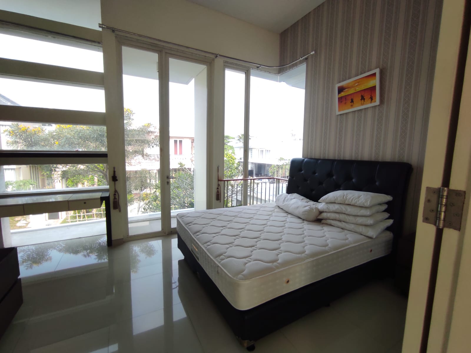 Sewa Rumah Pakuwon Indah, The Mansion, Surabaya ~ Quiet & Comfy