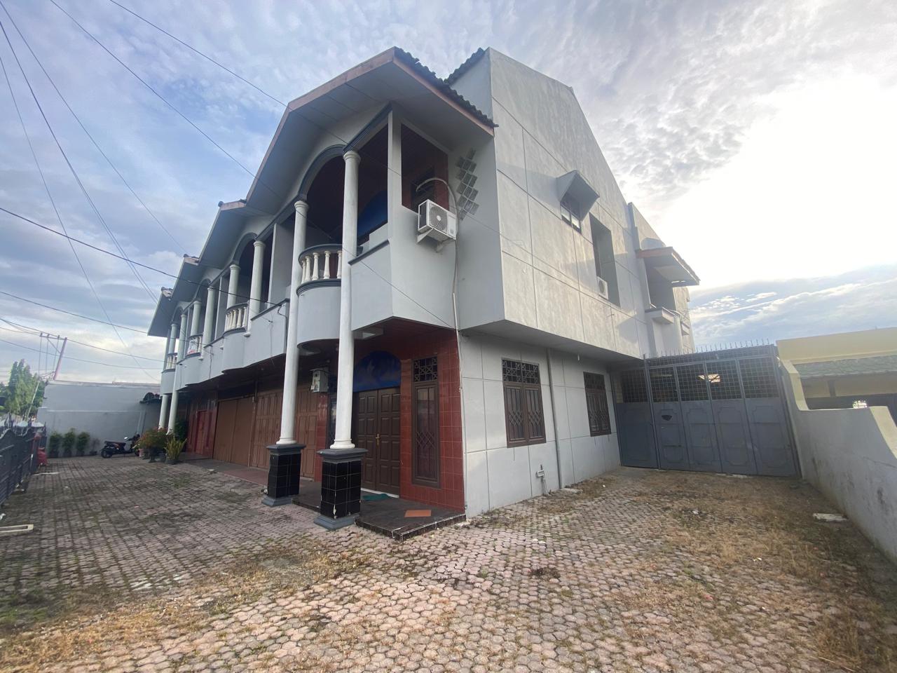 Dijual - 2 Ruko 2 1/2 Lantai (Medan Amplas)