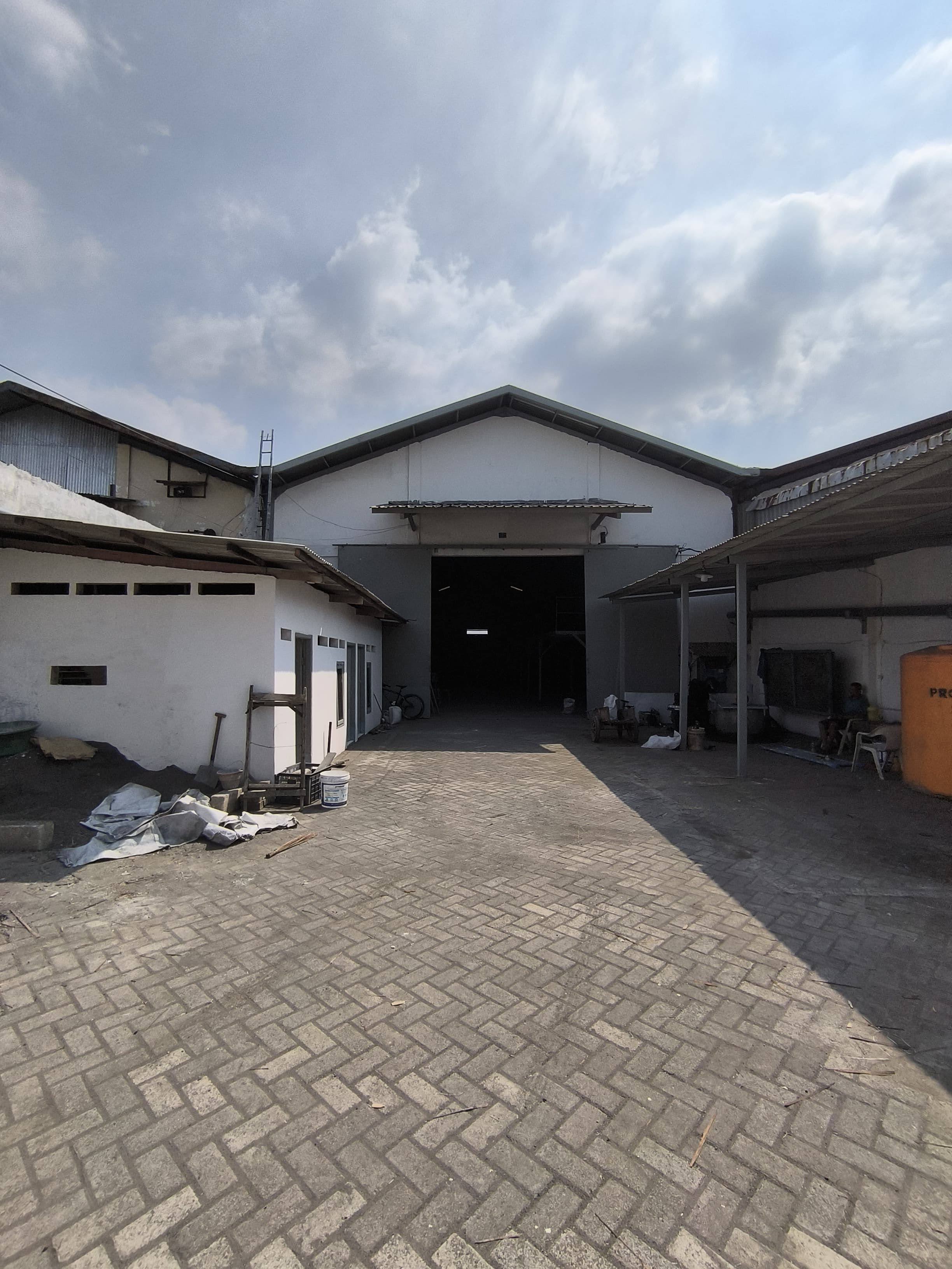 JUAL Gudang Margomulyo Indah Blok H sudah renov, siap pakai