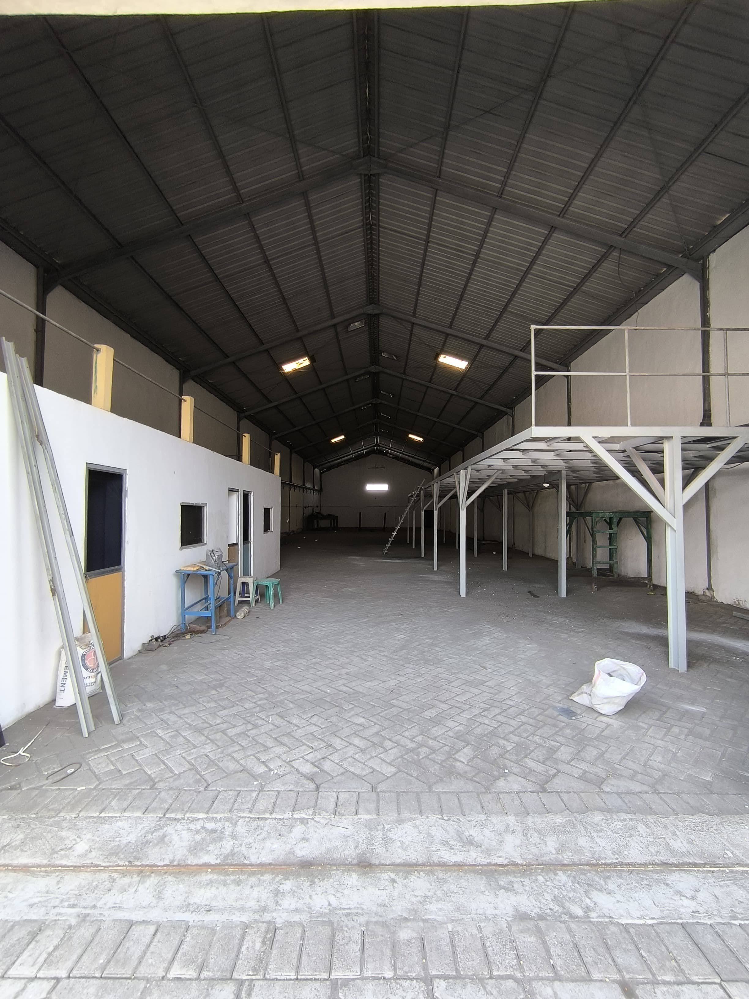 DiSEWAkan Gudang Margomulyo Indah sudah renov, siap pakai