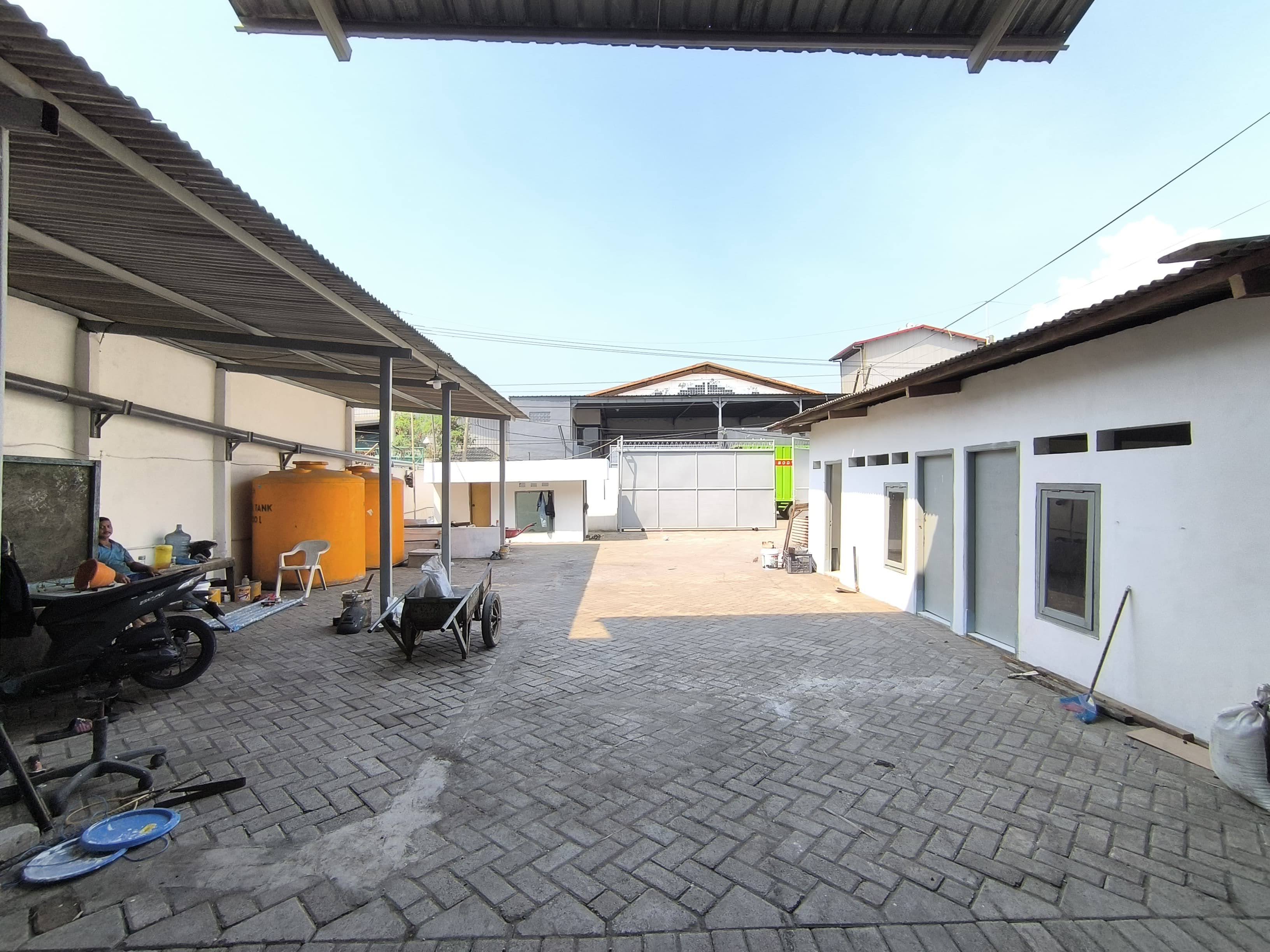 JUAL Gudang Margomulyo Indah Blok H sudah renov, siap pakai