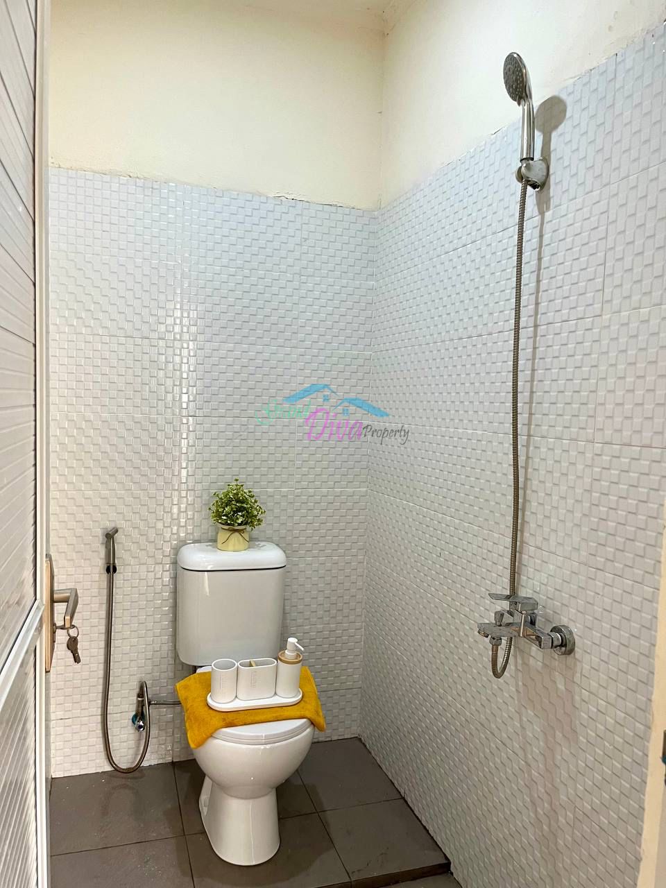 DIJUAL CEPAT! KOST DEKAT KIIC KARAWANG