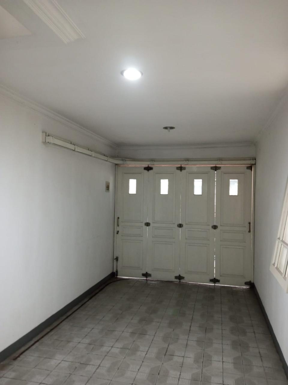 Dijual Rumah Mega Kebon Jeruk, Joglo Jakarta Barat