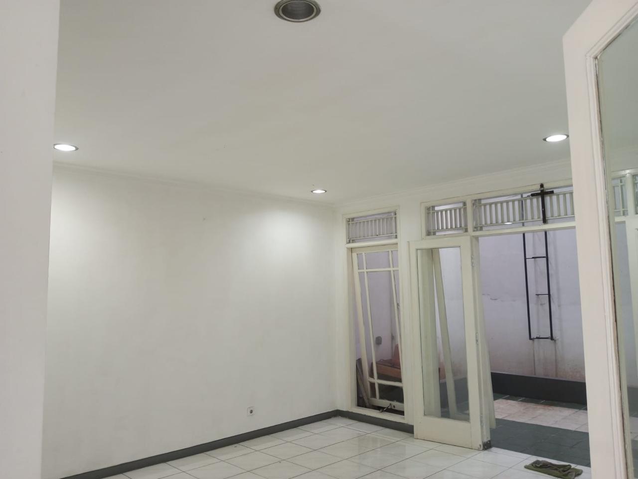 Dijual Rumah Mega Kebon Jeruk, Joglo Jakarta Barat