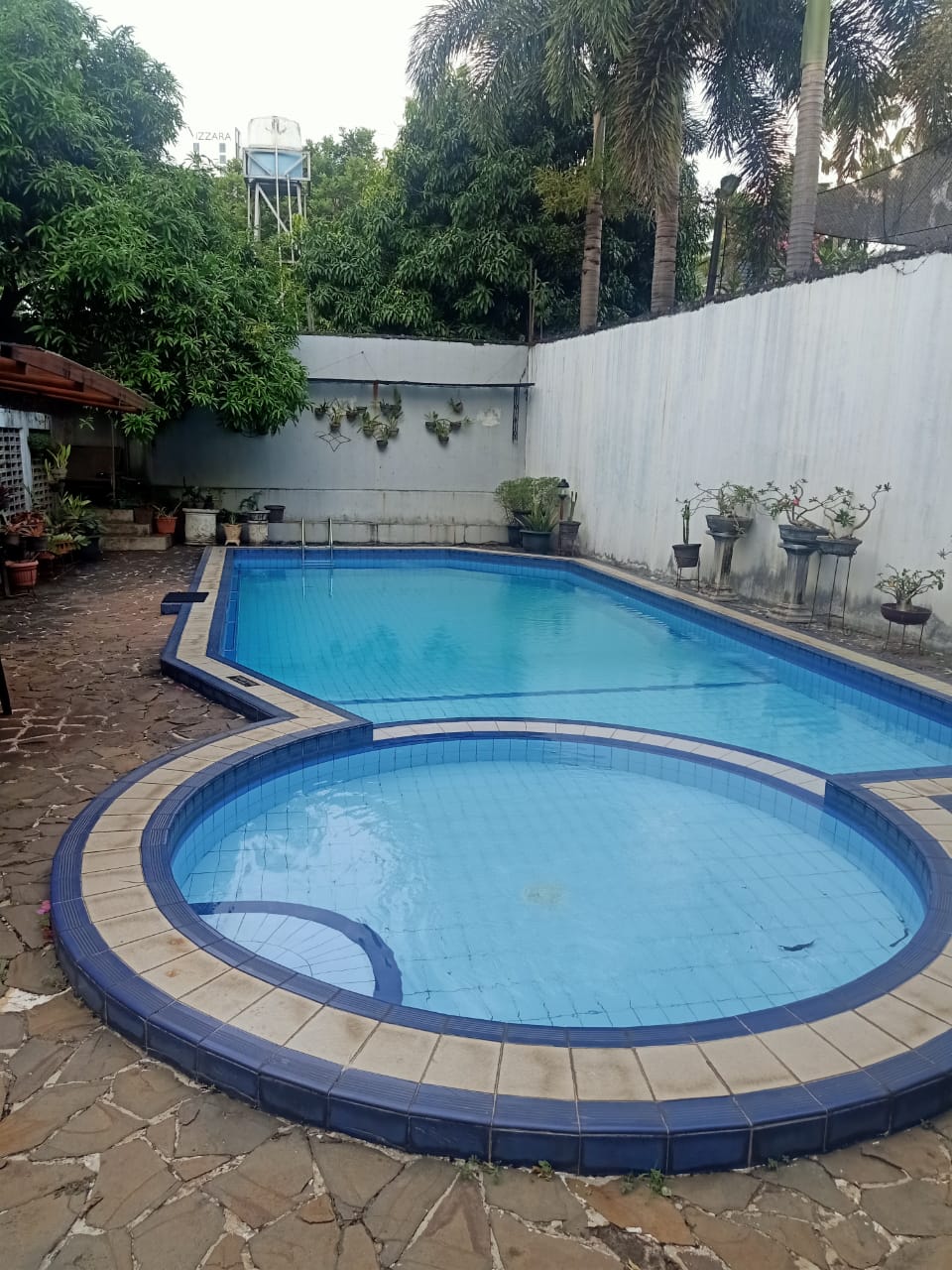 Disewakan rumah town house plus swiming pool di Cilandak Barat