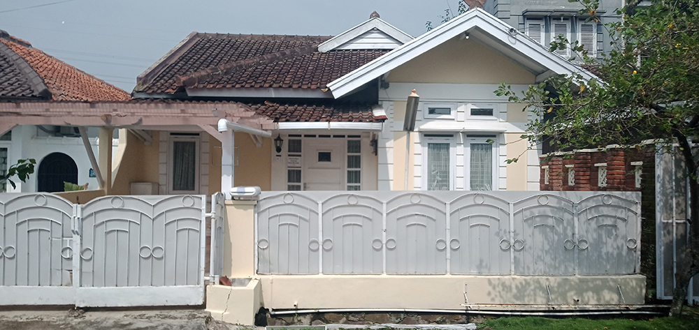 Rumah Gaya American Classic di Arcamanik Bandung