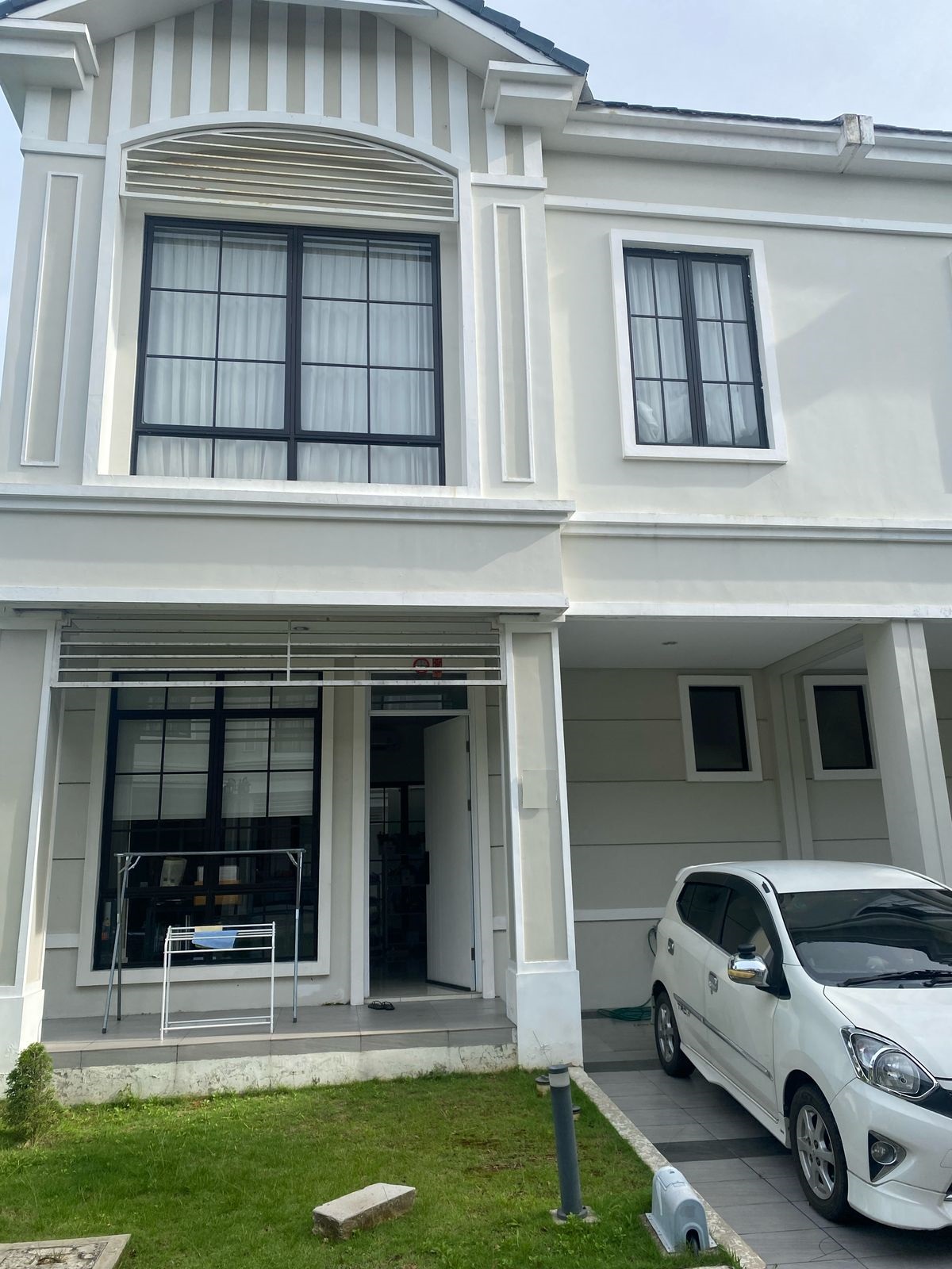 Dijual rumah cantik di Lavon 2 Swan City Cluster Citrine