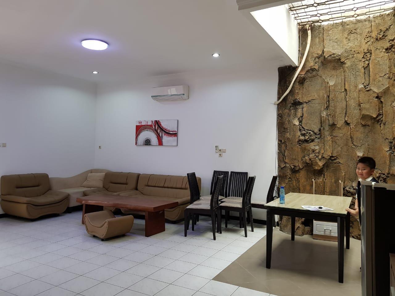 Dijual / Disewakan Rumah SIMPANG DARMO PERMAI SELATAN Surabaya