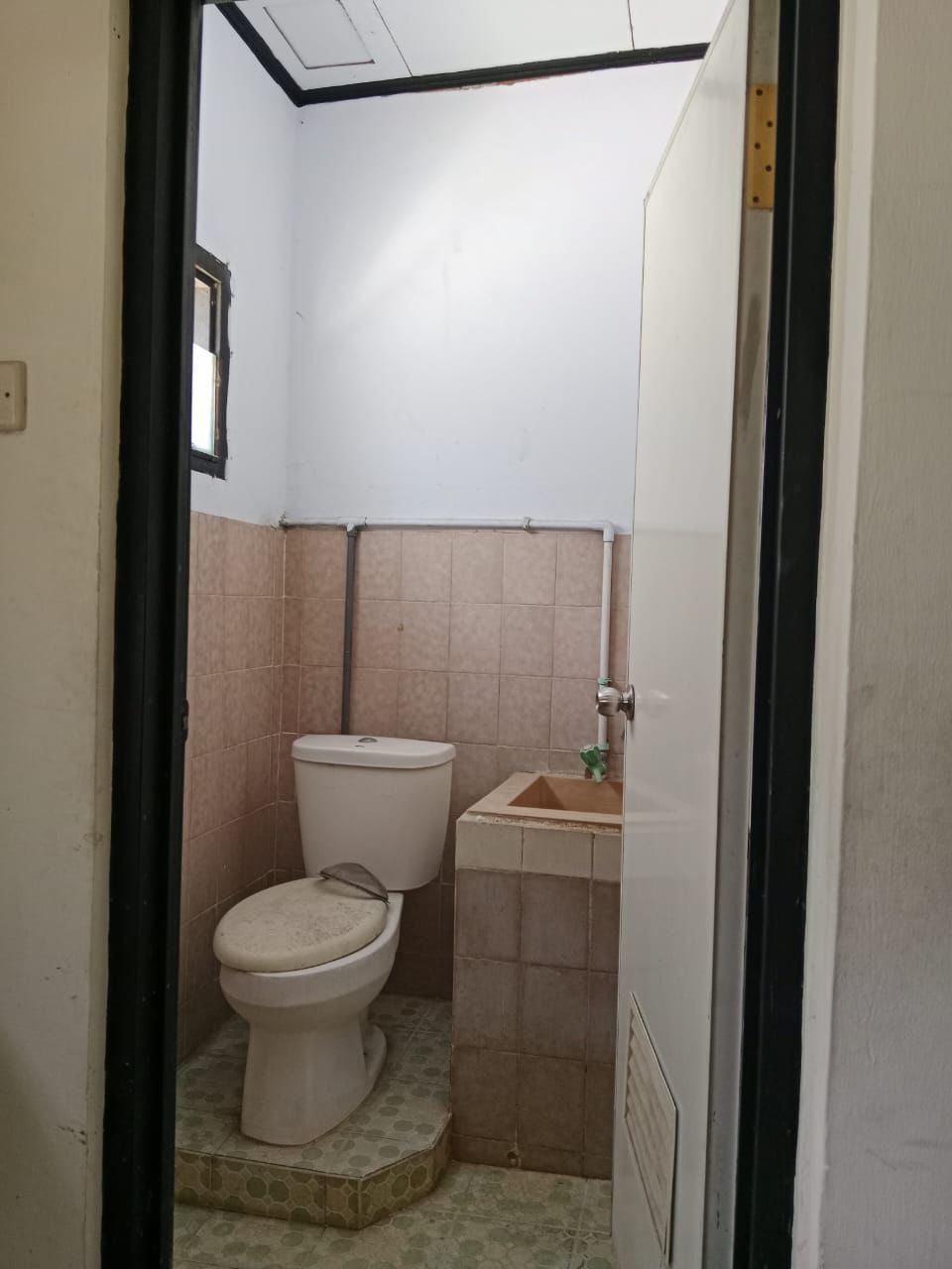 Disewakan ruko di Jalan Kaji, Petojo Utara, Gambir, Jakarta