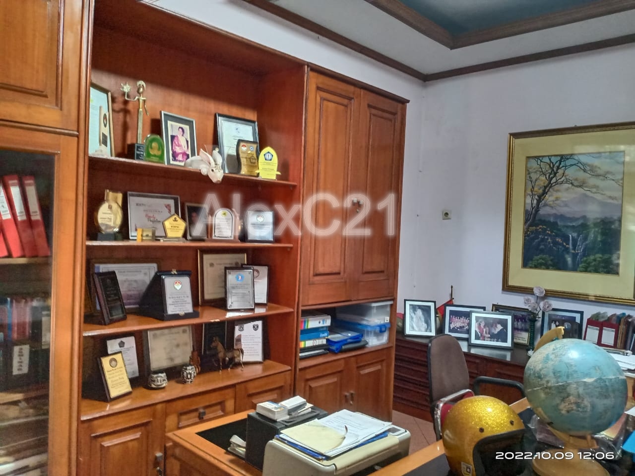 Dijual BU Rumah Strategis cantik (hitung tanah saja) di Mampang