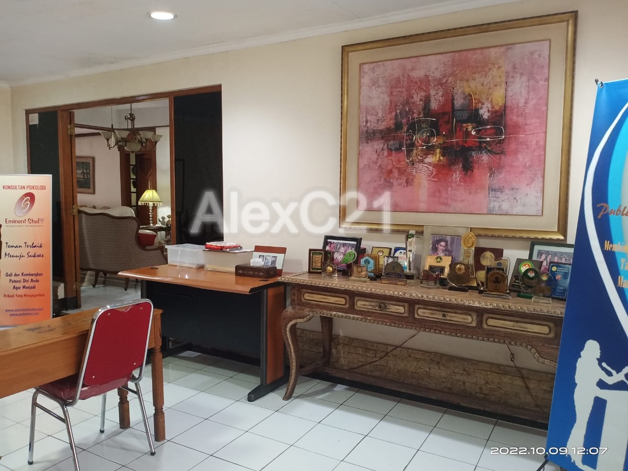 Dijual BU Rumah Strategis cantik (hitung tanah saja) di Mampang