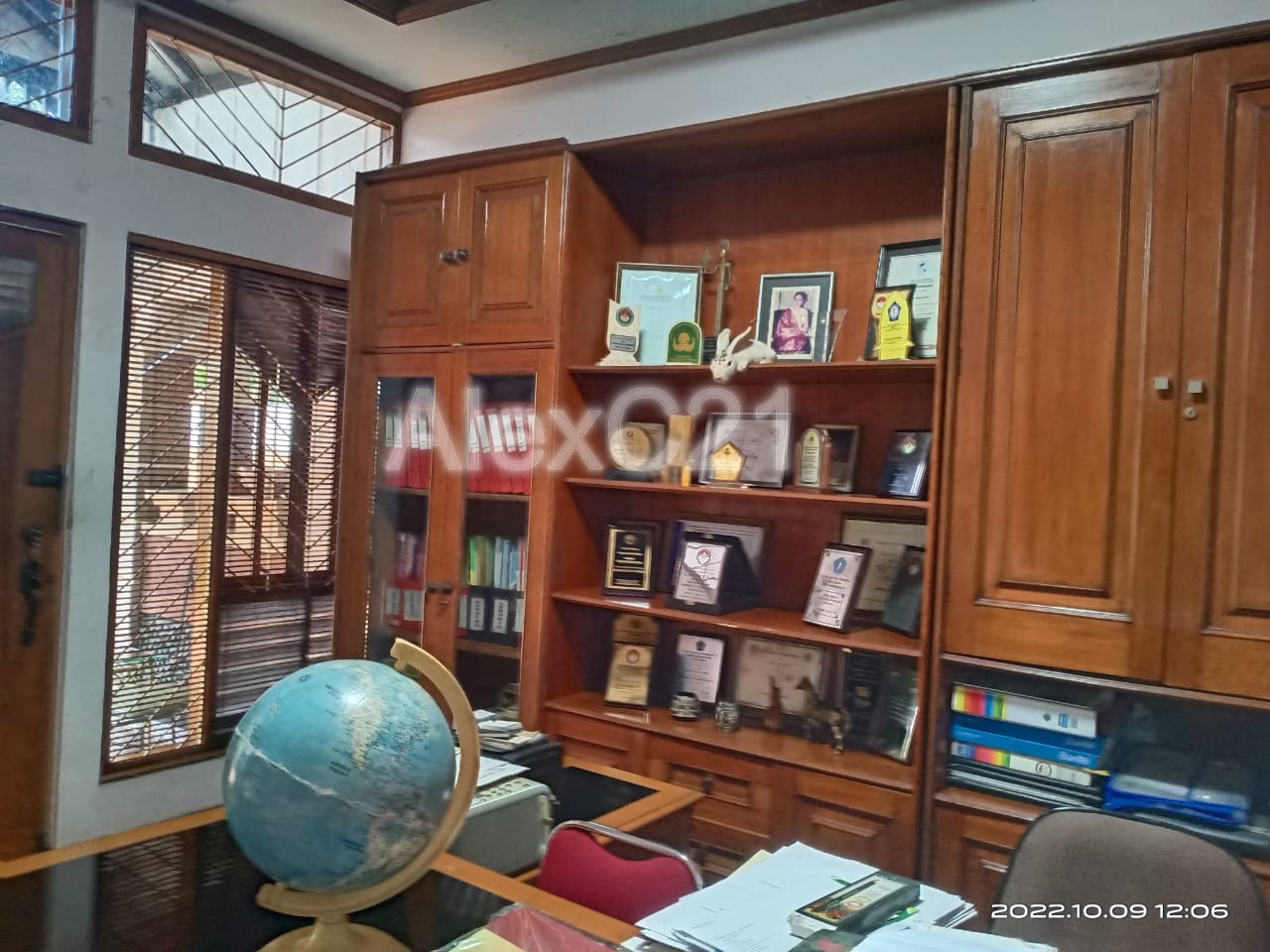 Dijual BU Rumah Strategis cantik (hitung tanah saja) di Mampang