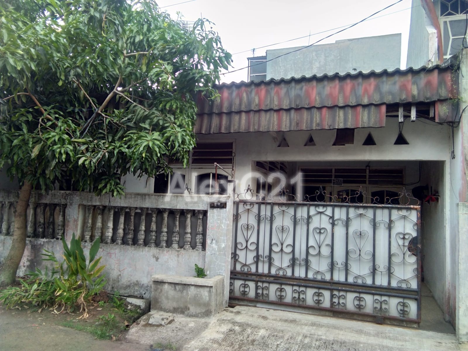Dijual rumah Bu komplek harus renovasi Ciputat, Cipayung