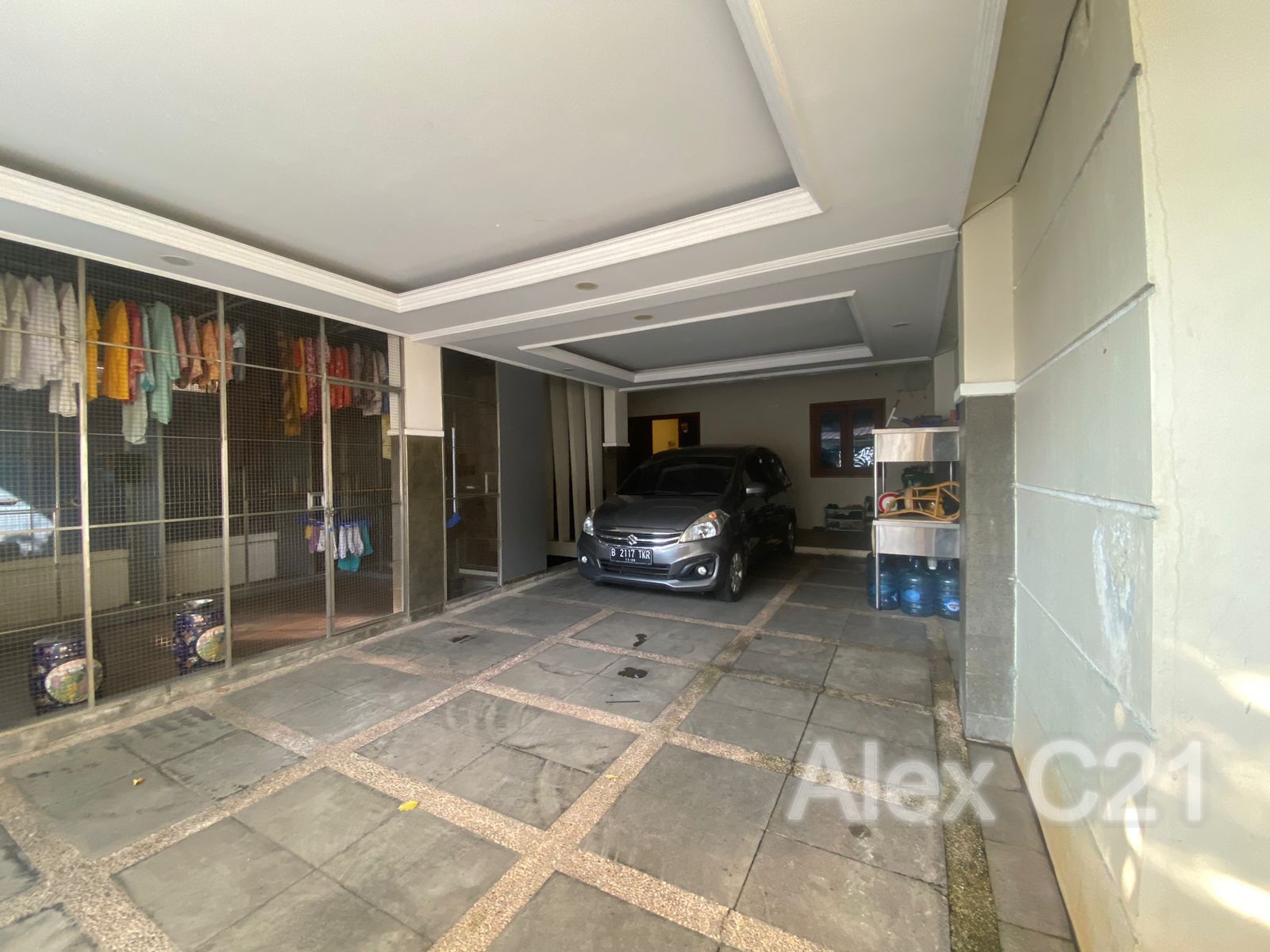 Dijual 2 Rumah Dalam 1 Lokasi beserta 12 Kamar Kost di Cipayung