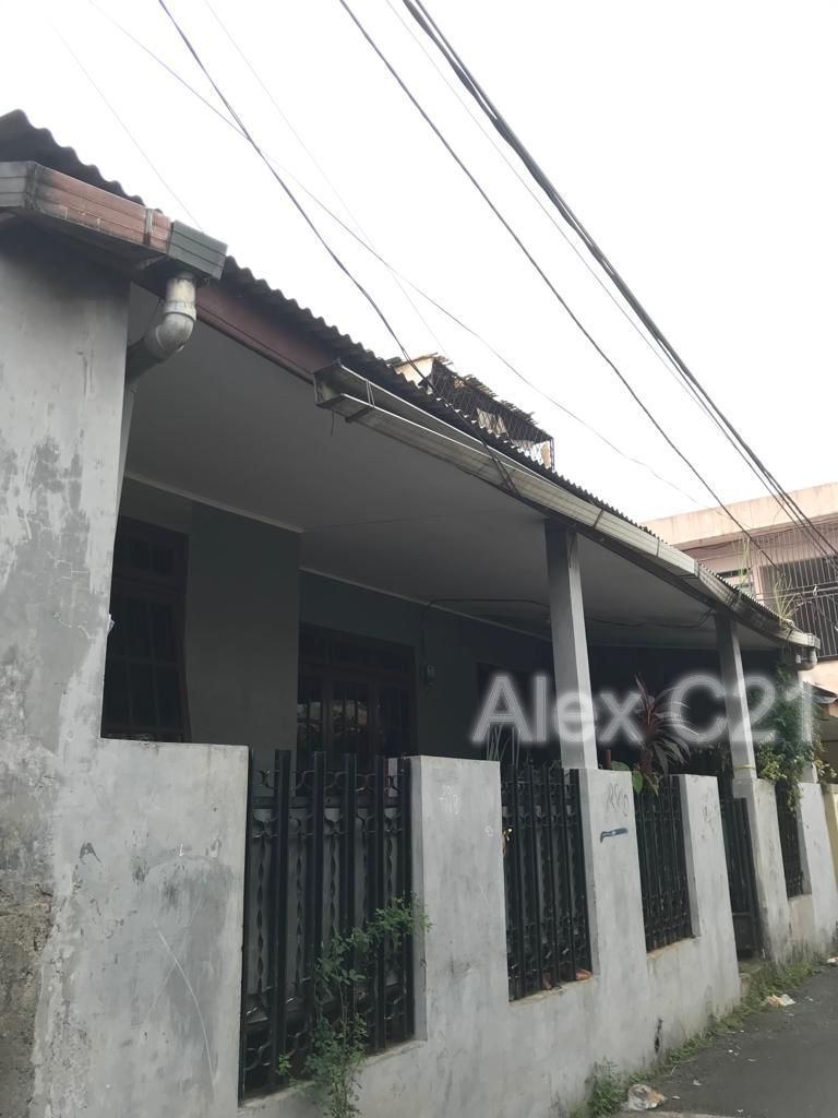Dijual rumah hitung tanah saja di kebon Jeruk dekat Binus