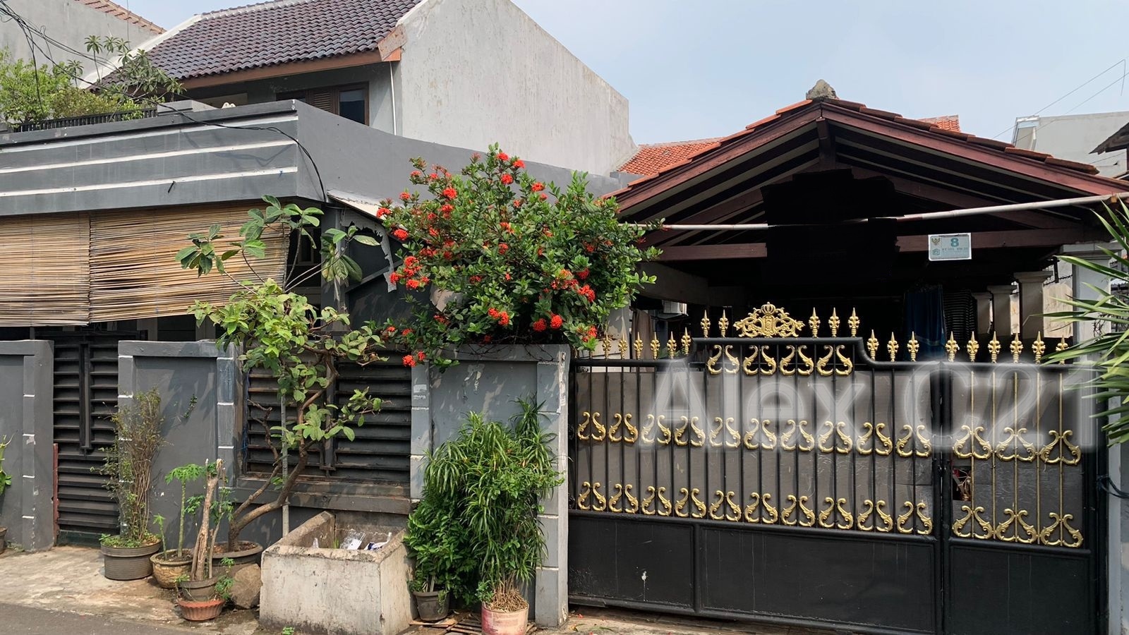 Dijual rumah hitung tanah saja di kebon Jeruk dekat Binus