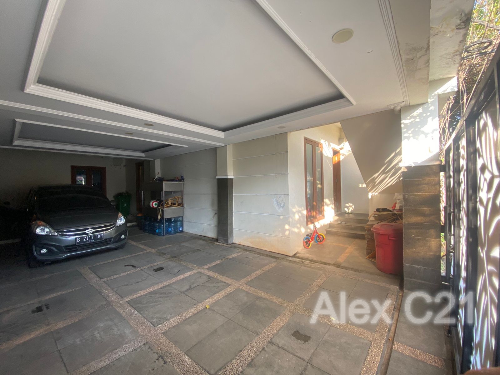 Dijual 2 Rumah Dalam 1 Lokasi beserta 12 Kamar Kost di Cipayung