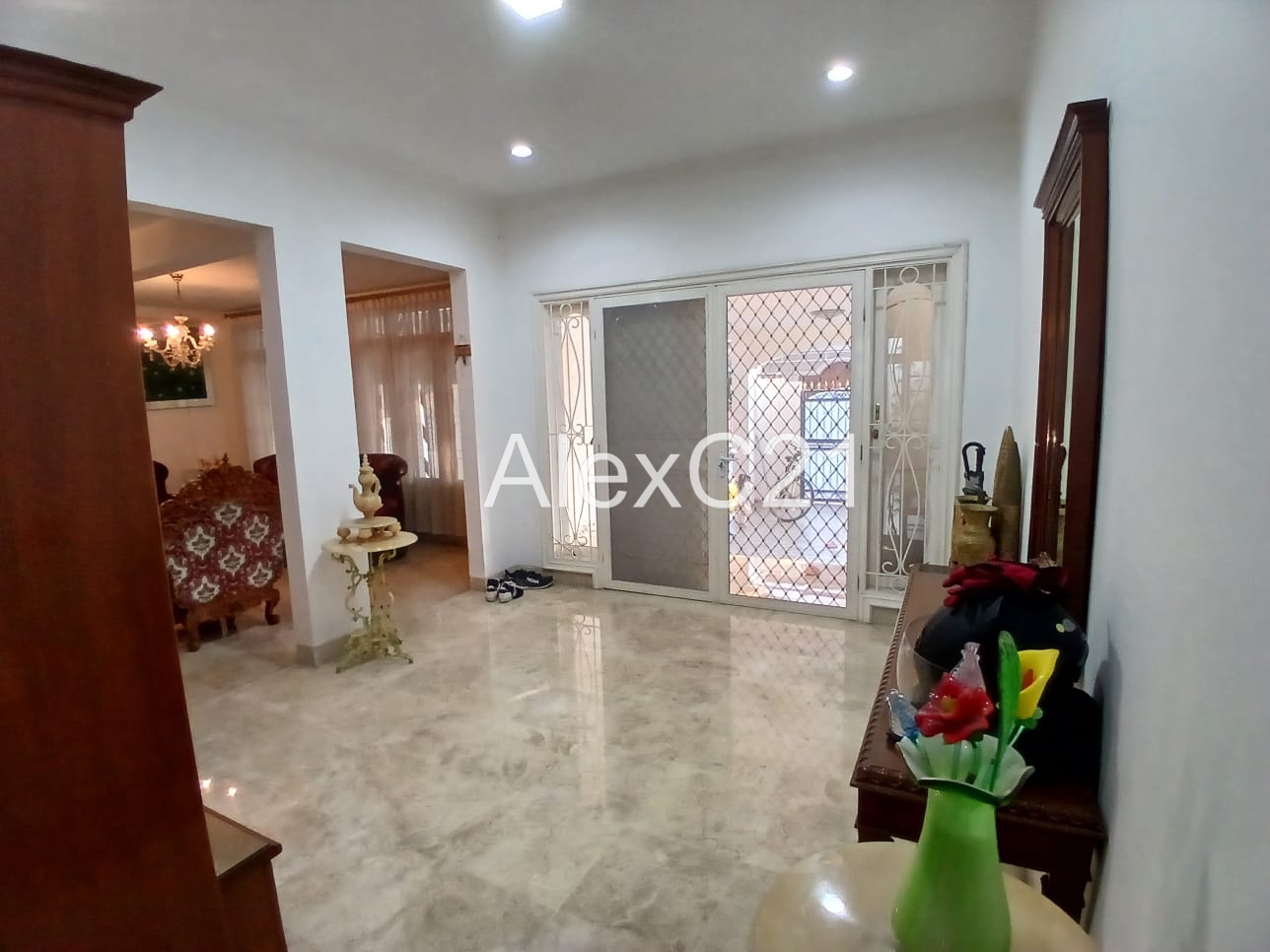 Dijual Rumah di Komplek Tanjung Barat Indah Super Strategis