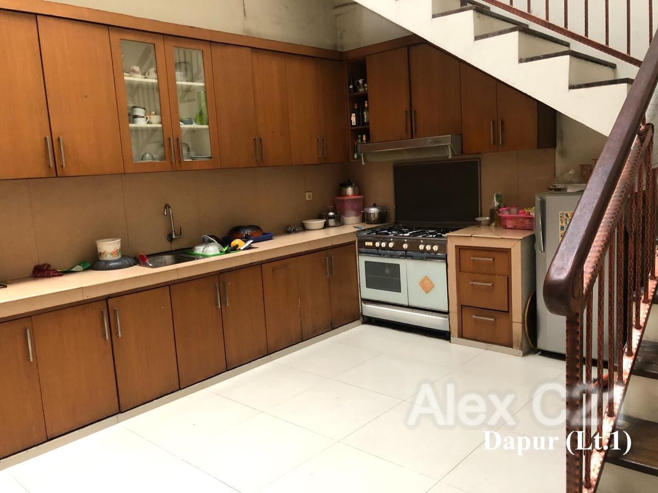 Dijual 2 Rumah Dalam 1 Lokasi beserta 12 Kamar Kost di Cipayung