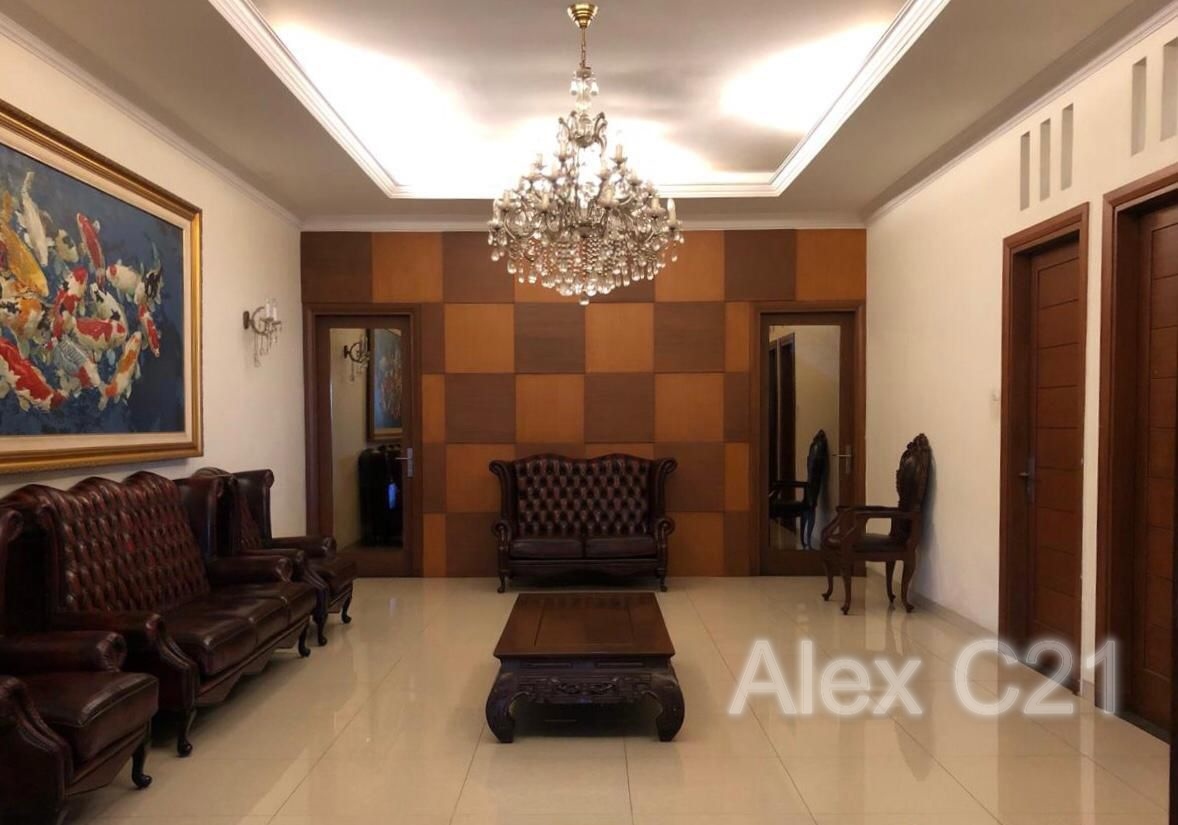 Dijual 2 Rumah Dalam 1 Lokasi beserta 12 Kamar Kost di Cipayung