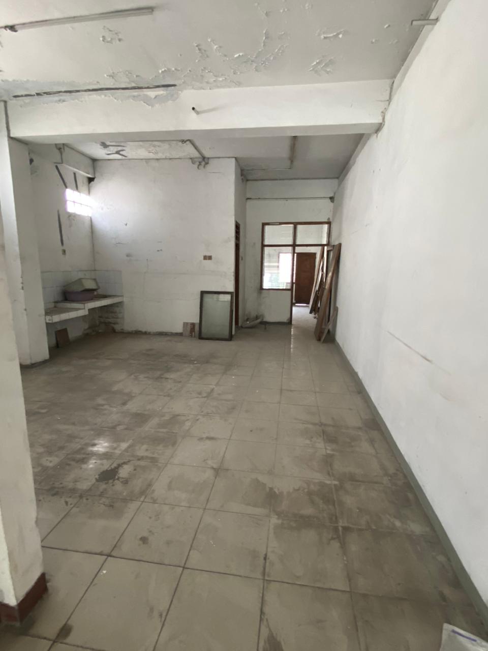 Disewakan ruko 3.5 lantai luas di Letjen Suprapto Cempaka Putih