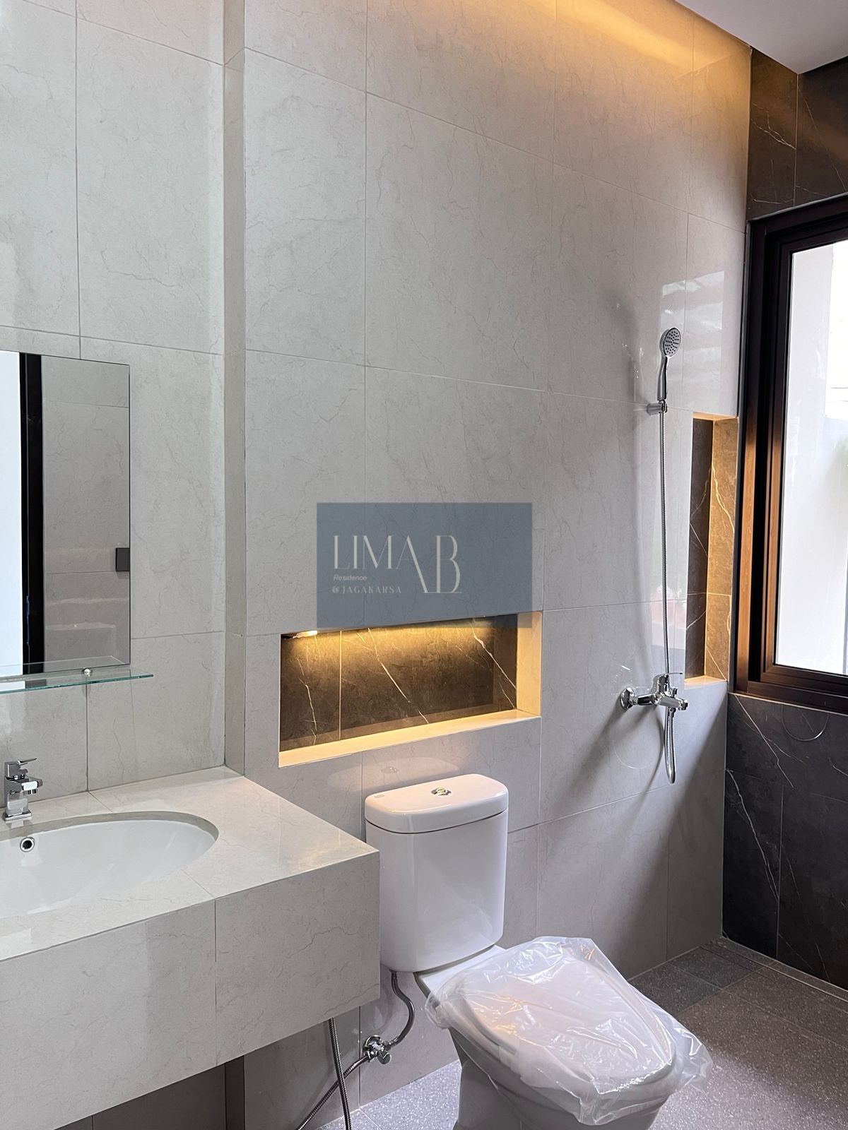 Dijual rumah baru modern minimalis hook furnished di Jagakarsa