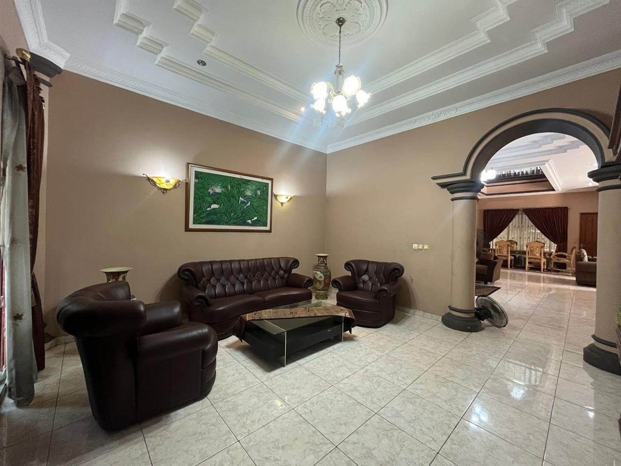 Dijual rumah mewah di area Kayu Manis, Utan Kayu Selatan