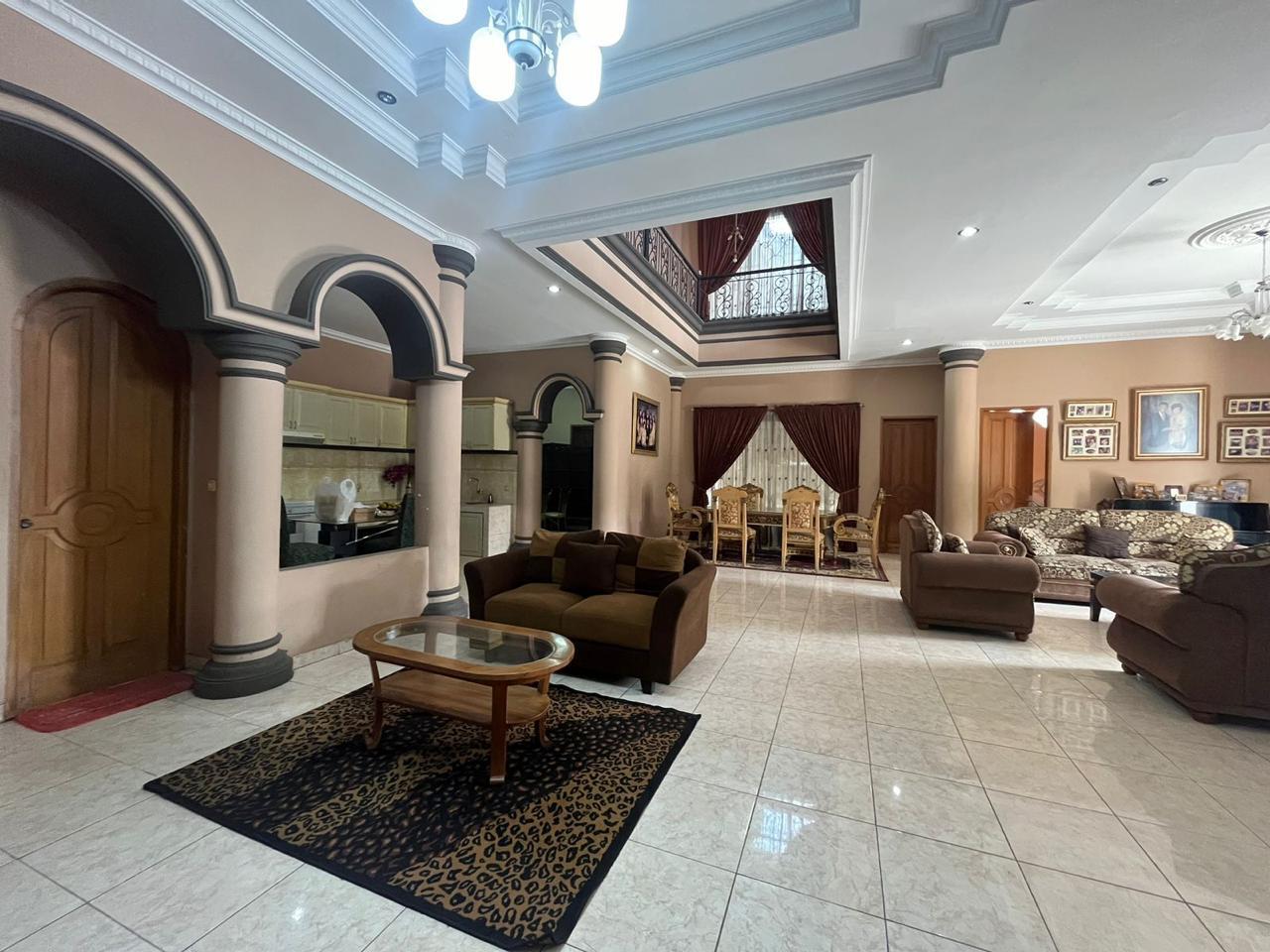 Dijual rumah mewah di area Kayu Manis, Utan Kayu Selatan