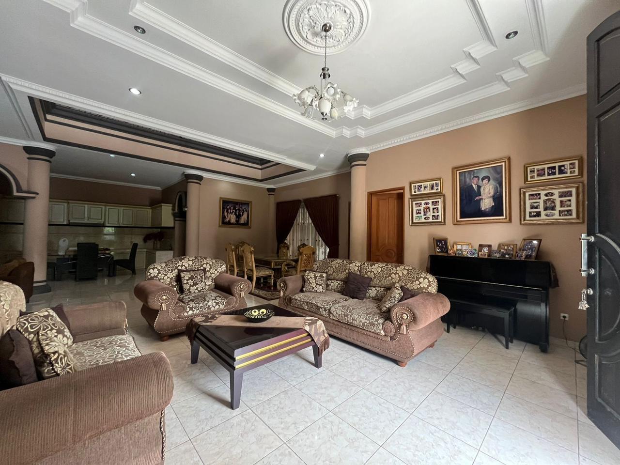 Dijual rumah mewah di area Kayu Manis, Utan Kayu Selatan