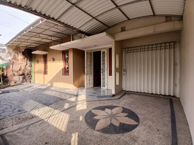 Disewakan Rumah SiapHuni di Simpang Darmo Permai Utara, Surabaya