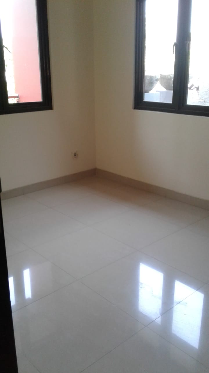 Dijual rumah komplek Taman Himalaya Karawaci  Kelapa Dua