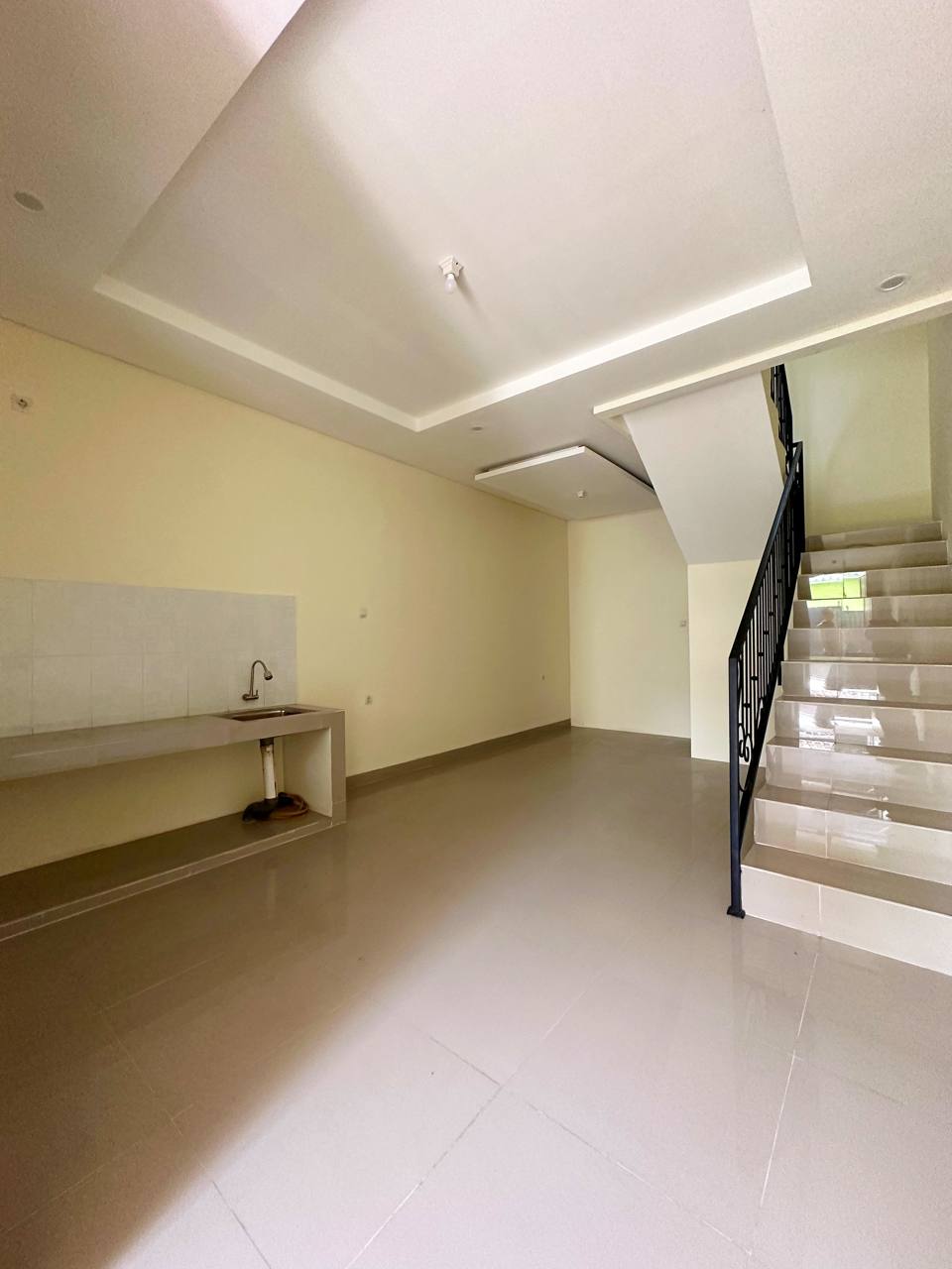 Rumah 2lantai desain elegan di Ciracas Jakarta Timur