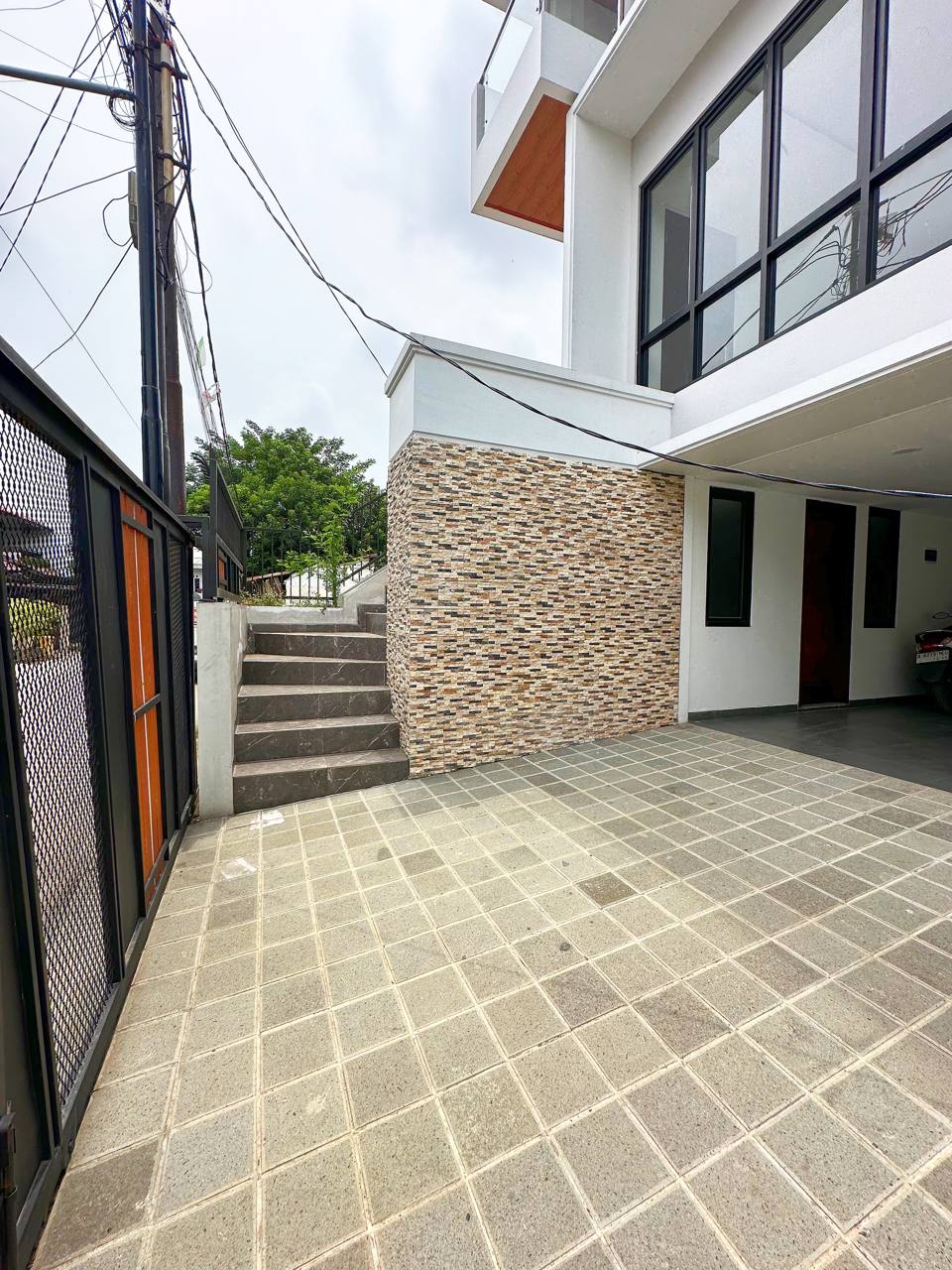 Rumah 3lantai modern kontemporer Duren sawit Jakarta Timur